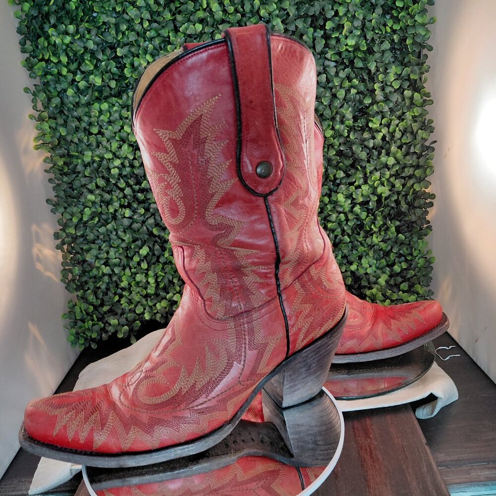 Vintage Red Embroidered Corral Boots size 7.5
